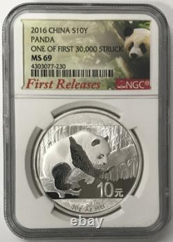 2016 Chine 10 yuans 30 g. Panda en argent 999, l’une des 30 000 premières frappes, NGC MS69