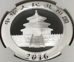 2016 Chine 10 yuans 30 g. Panda en argent 999, l’une des 30 000 premières frappes, NGC MS69