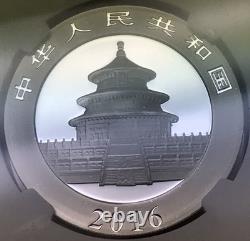 2016 Chine 10 yuans 30 g. Panda en argent 999, l’une des 30 000 premières frappes, NGC MS69