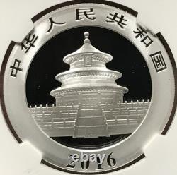 2016 Chine 10 yuans 30 g. Panda en argent 999, l’une des 30 000 premières frappes, NGC MS69