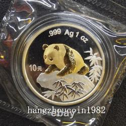 Exposition Internationale de la Monnaie de Beijing en Chine 1999 - Panda en Argent, 10 YUAN, 1 once.