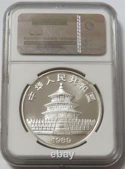 Pièce de Panda en argent de Chine de 1989 de 10 Yuan avec erreur de laminage sur l'avers, état de conservation Mint State 68 selon le classement Ngc.